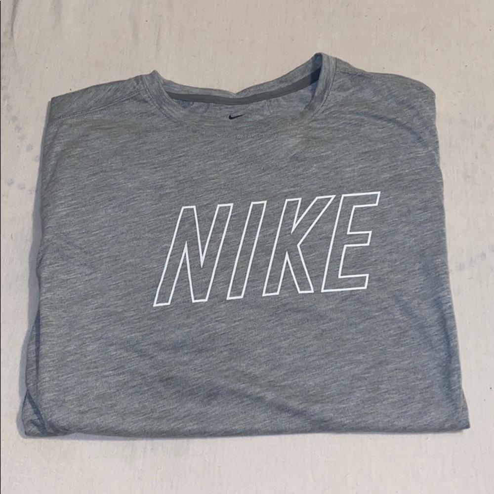 NIKE GREY TSHIRT